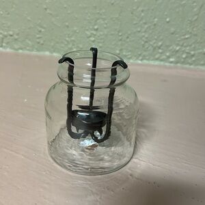 Tea light candle holder
